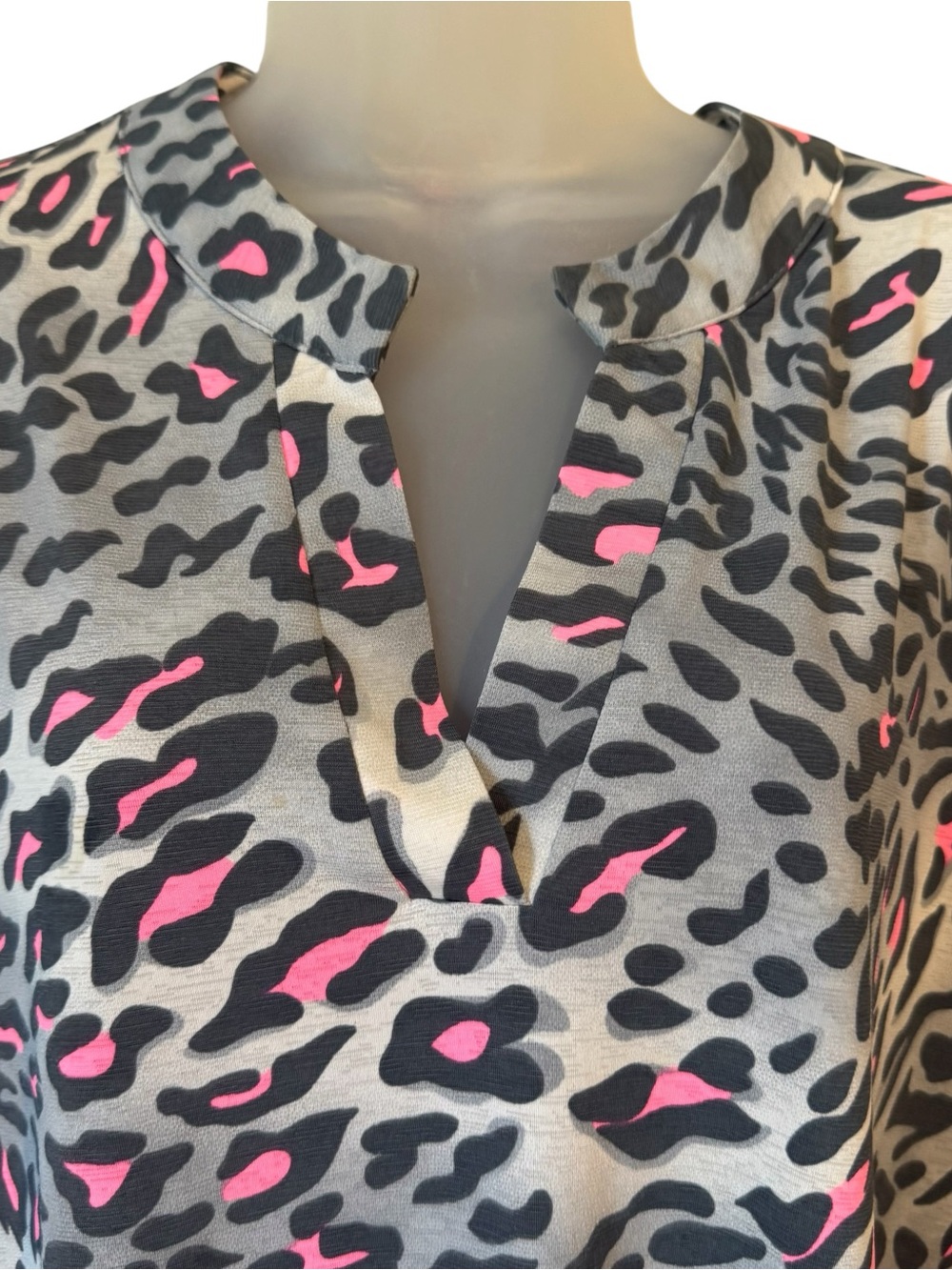 Women's Grey and Pink Leopard Print Top - PLUS: 2X #E - Picture 2 of 7